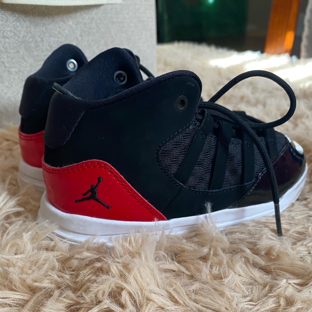 BOYS JORDAN SNEAKERS